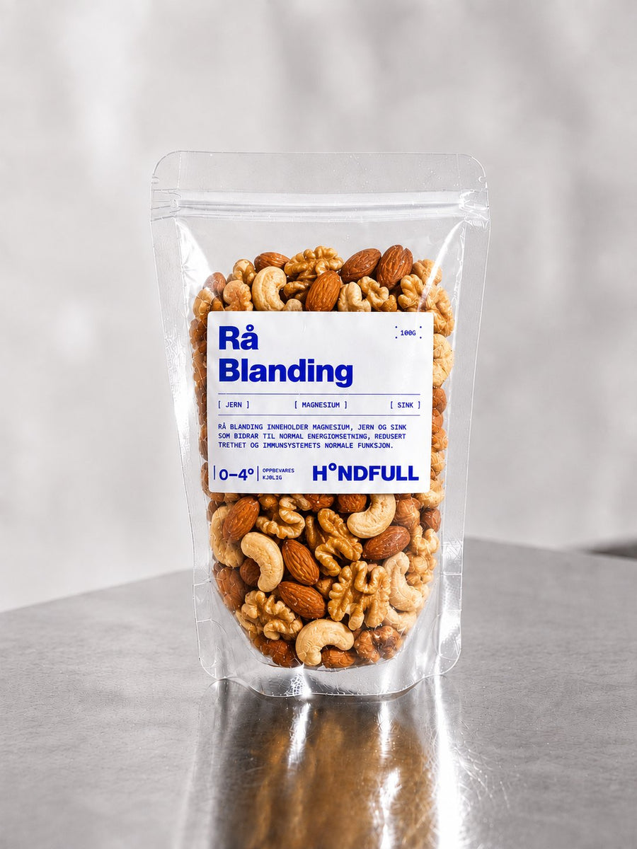 Rå blanding på et stålbord